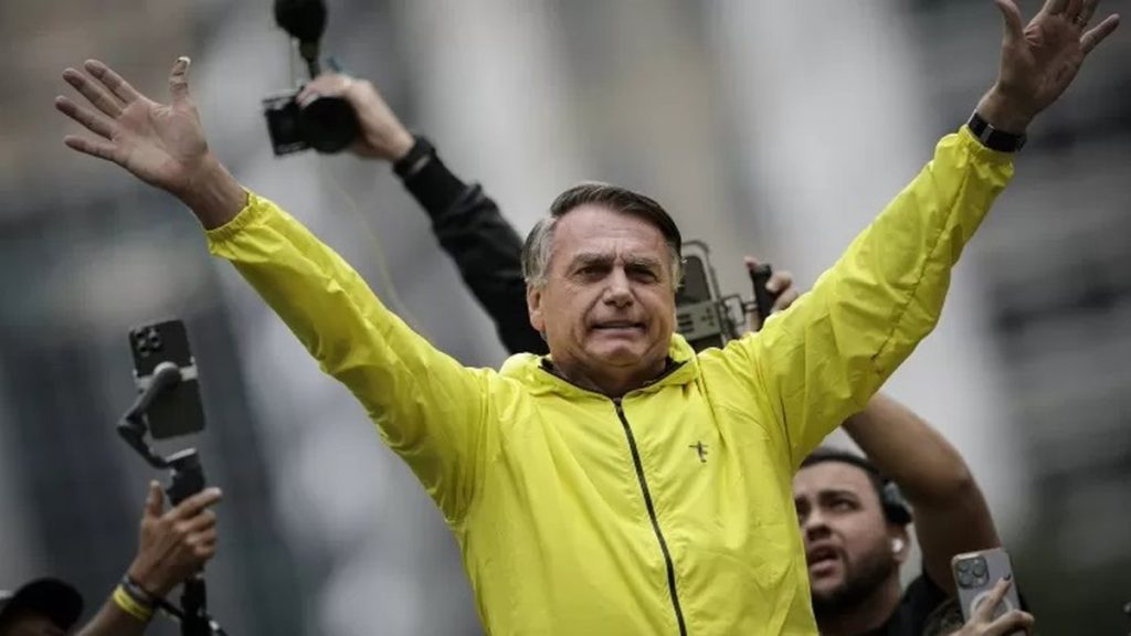 Bolsonaro dobra a aposta