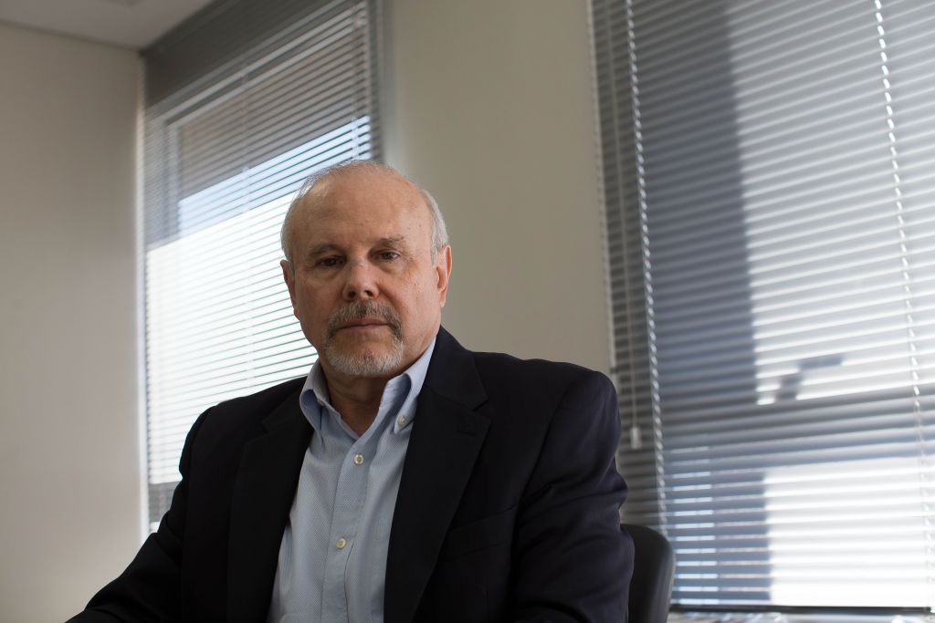 Mantega desiste