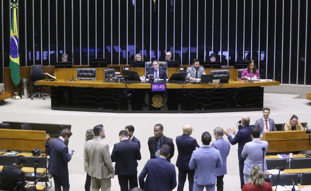 Em defesa dos golpistas