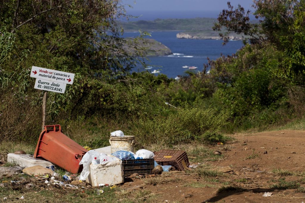 Tudo pelo lixo de Noronha