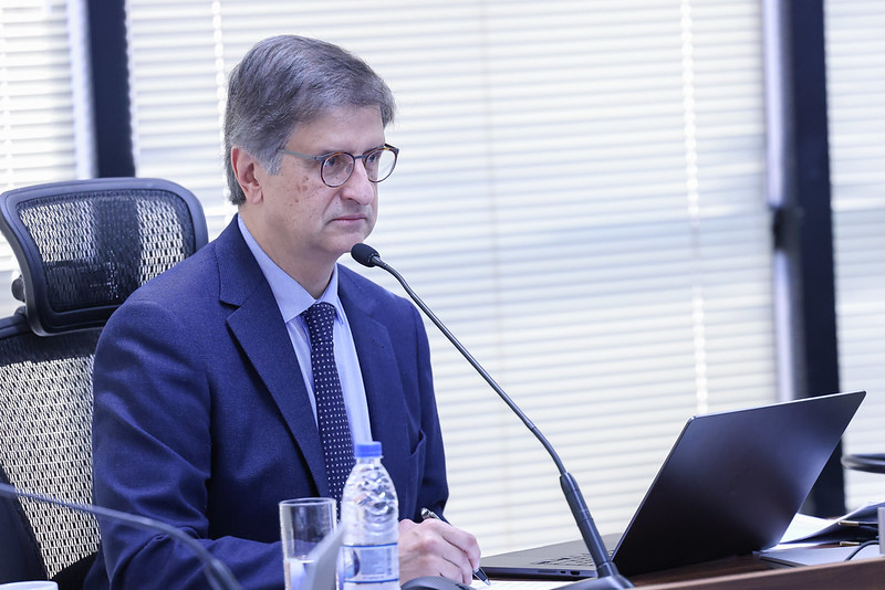 Penduricalhos com licença