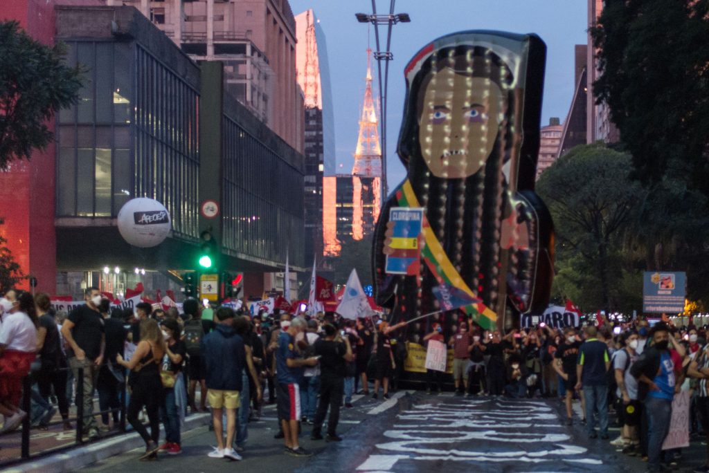 Lula vê com cautela as manifestações contra Bolsonaro