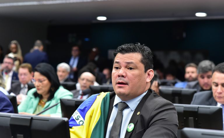 Sob risco de cassação