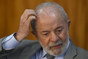 Foto: Mateus Bonomi/AGIF/Folhapress Tempestade a favor