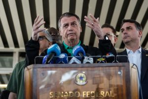 Foto: Gabriela Biló/Folhapress Bolsonaro de tornozeleira