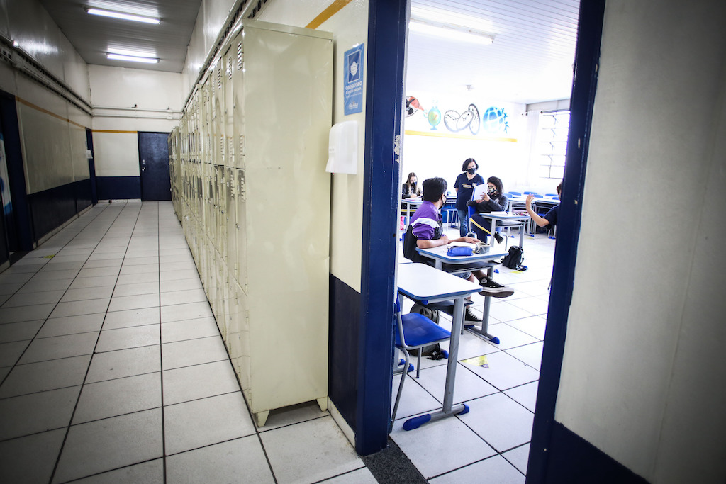 Covid: hospitalizações de mais jovens preocupa governo