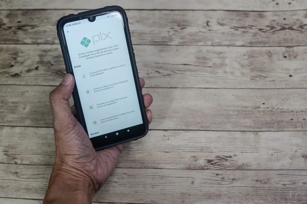 Compra com PIX e sem cartão incomoda instituições financeiras