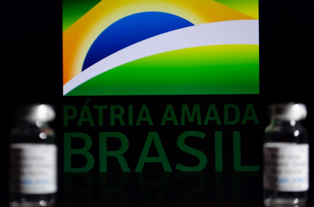 Senadores querem revogar ordem de silêncio de Max