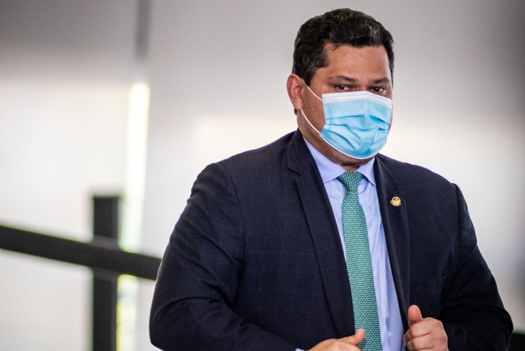 Pacheco tenta, mas não consegue ajudar Mendonça na CCJ