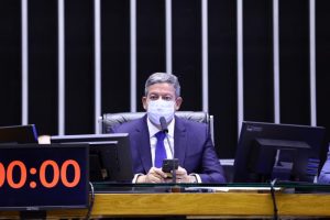 Foto: Najara Araújo/Câmara dos Deputados Lira corre risco desnecessário ao colar em Bolsonaro
