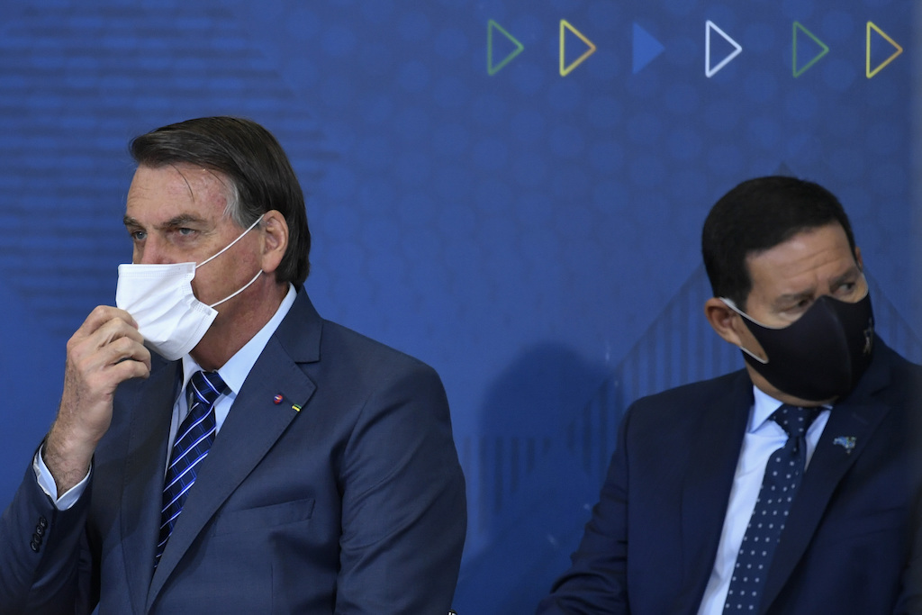 Mourão preferiu ficar fora da demonstração de força