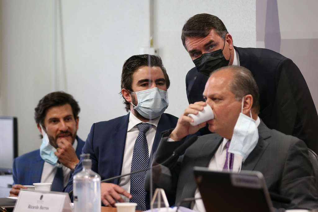 Estratégia de Ricardo Barros arrisca dar nova força ao caso Covaxin