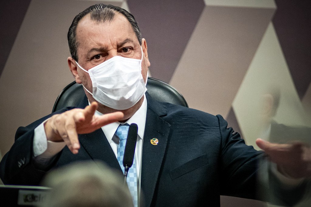 Senadores reclamam de comportamento de Aziz e Simone Tebet