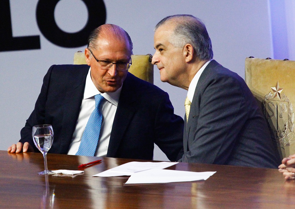 Demora de Alckmin em deixar PSDB atrapalha sua pré-candidatura
