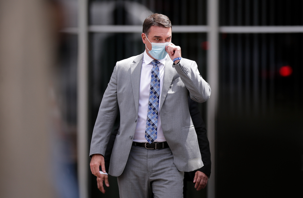 Flávio Bolsonaro articula para adiar julgamento no Supremo