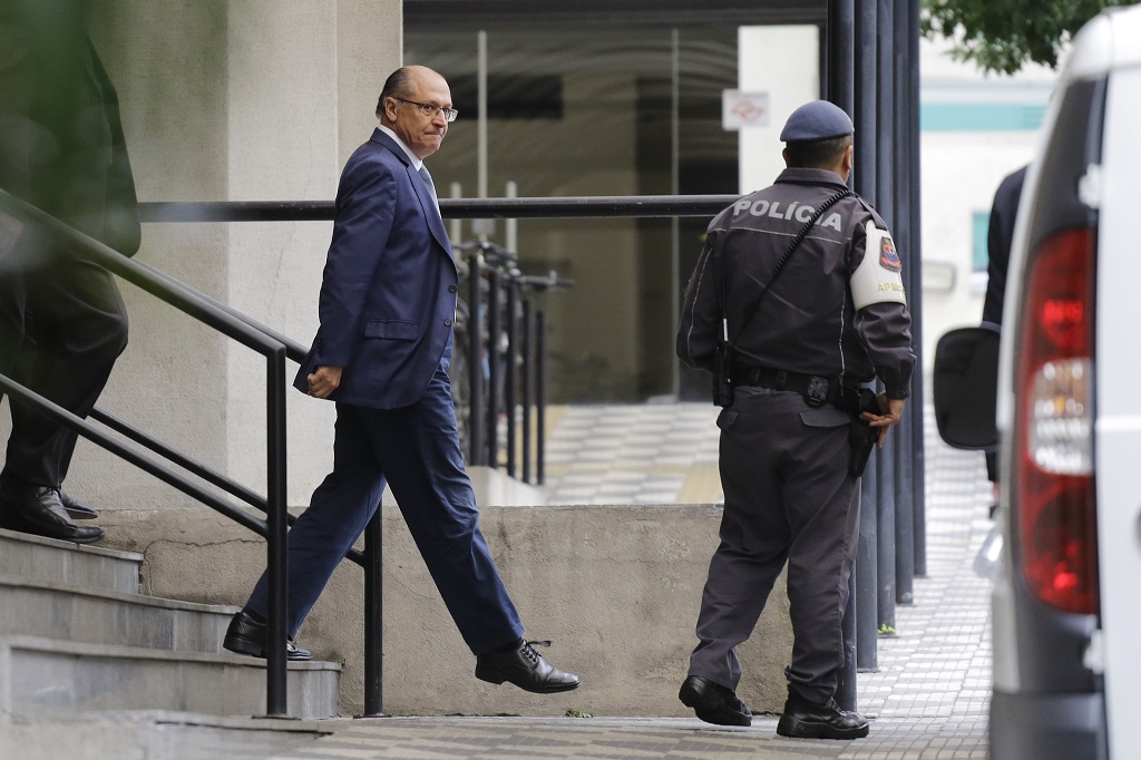 Saída de Alckmin do PSDB também visa agradar policiais militares