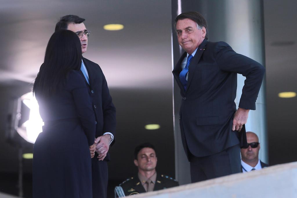 Partidos de centro vão discutir impeachment