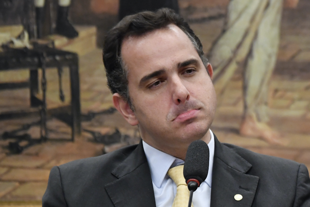 Favorito à Presidência do Senado declarou manter R$ 310 mil em dinheiro vivo