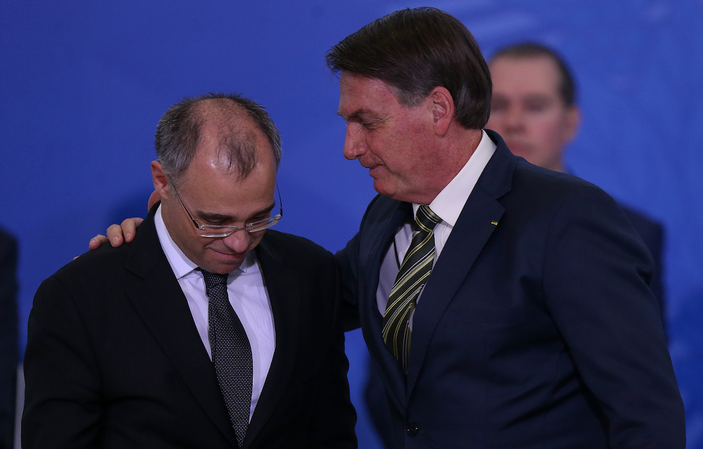 Evangélicos pressionam Jair e Flávio Bolsonaro a trabalhar por André Mendonça