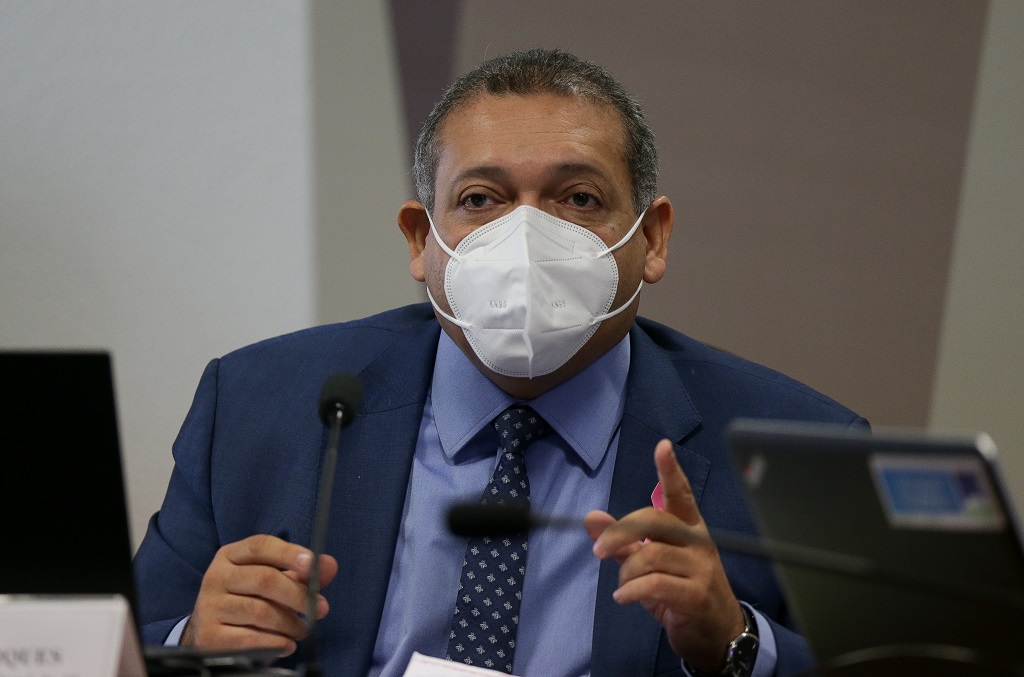 Kassio pede vista de ações com Moraes sobre decretos das armas