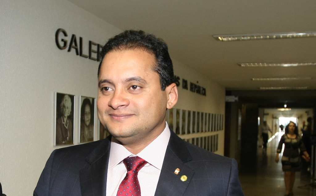 PT, PSDB, MDB e PDT tentam formar bloco anti-Bolsonaro no Senado
