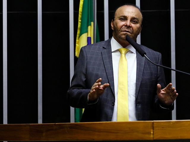 Deputado Aníbal Gomes quer trancar ação sobre propina de 3,6 milhões de dólares na Petrobras