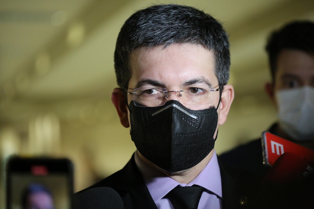 Randolfe diz que CPI não pode acabar sem investigar “interesses corruptos” da VTClog