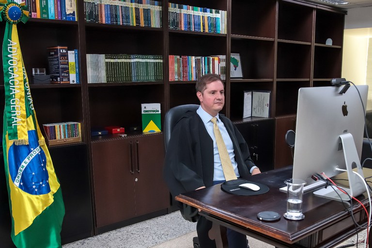 Sob argumento de defender a advocacia, AGU vai para cima de Aziz