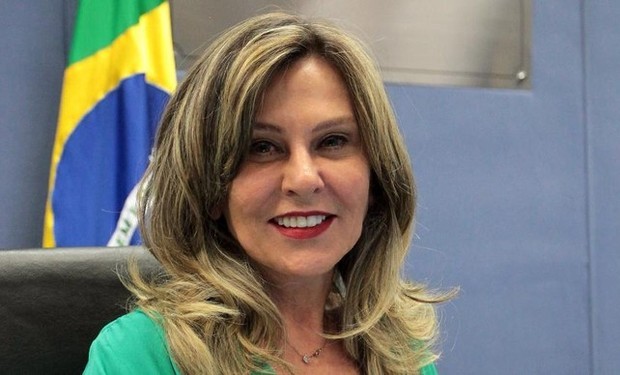 Lindôra ignora provas, posição da PF e arquiva caso de corrupção de líder do governo