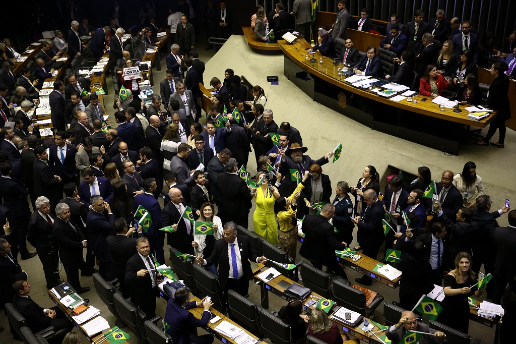 Projetos para advogados declararem pagamentos ilícitos estão parados enquanto Câmara visa CNMP