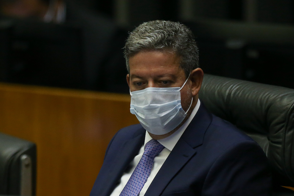 Enfurecido com derrota, Lira promete retaliar deputados e cortar emendas
