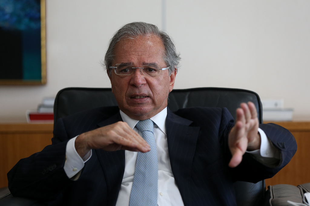 Sem equipe, sem força e sem rumo, Paulo Guedes avisa que fica