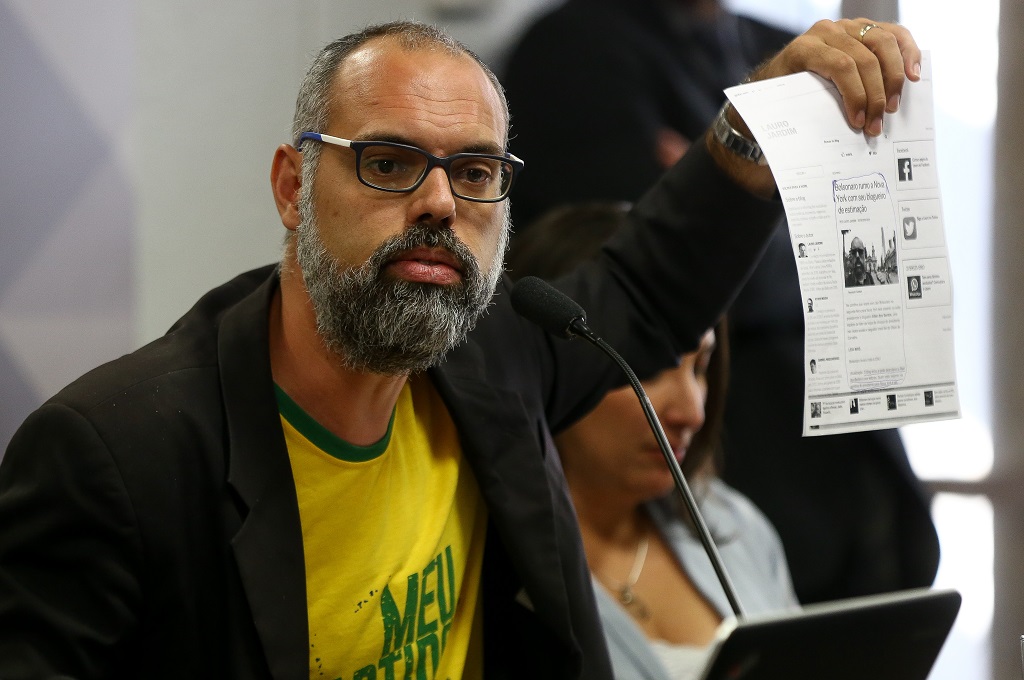 Ligação de Allan dos Santos com líderes da invasão ao Capitólio motivou prisão