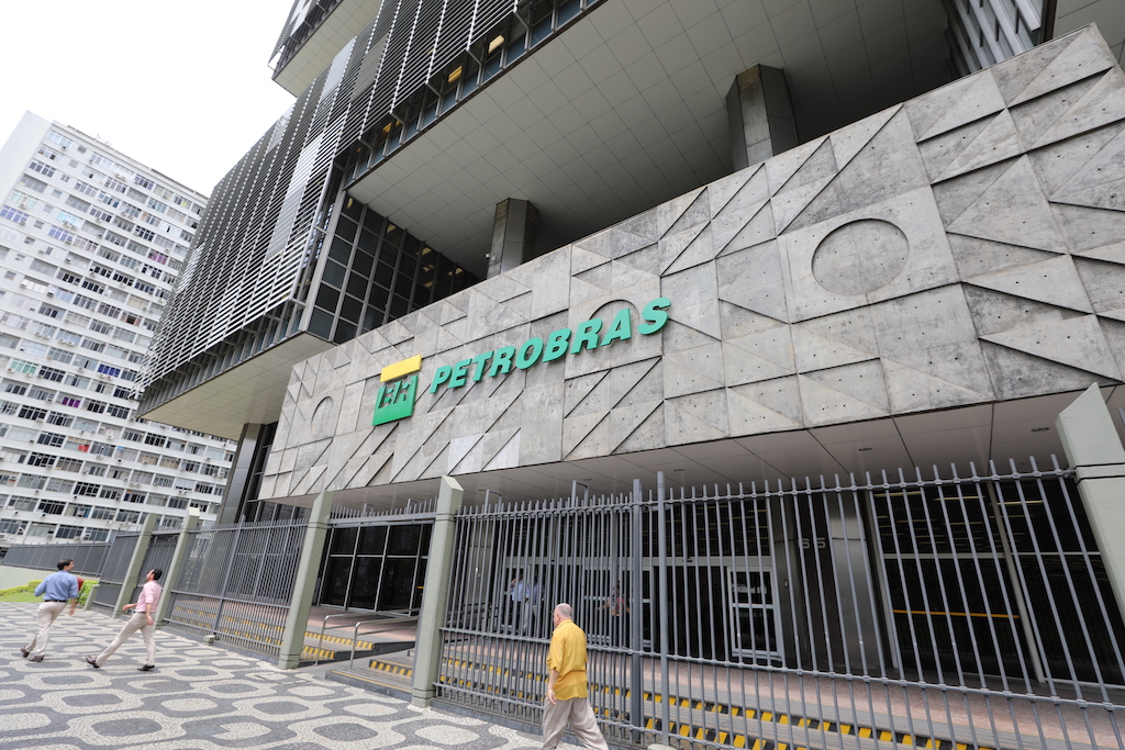 Deputados veem manipulação da bolsa declaração de Guedes sobre venda da Petrobras