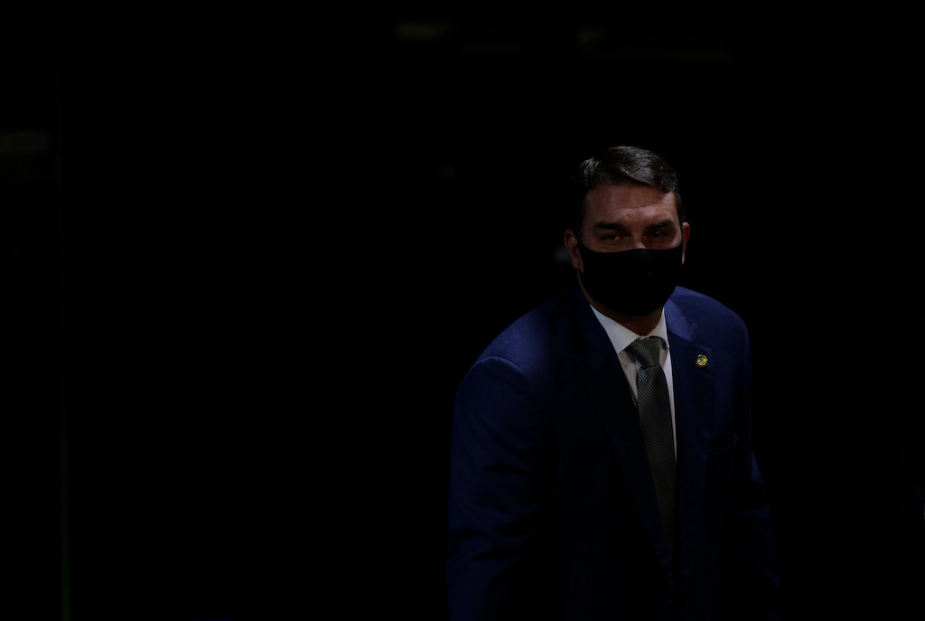 O plano de Flávio Bolsonaro para dominar a ANP