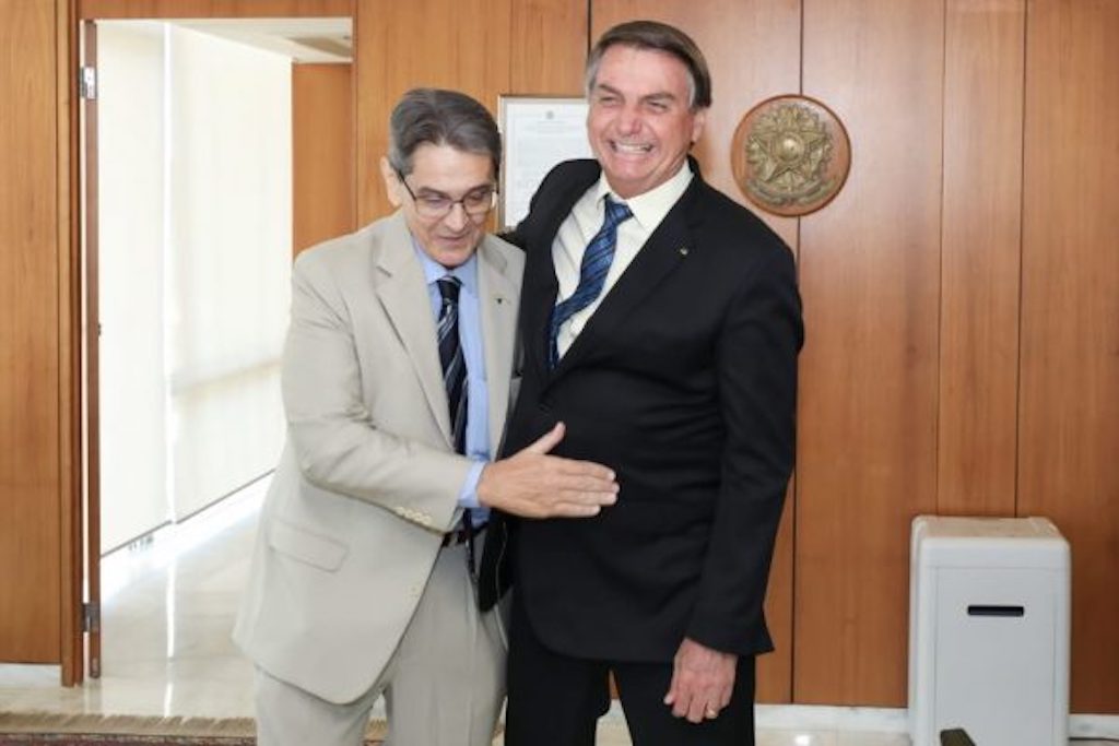 Preso e abandonado, Roberto Jefferson não se conforma com “desprezo” de Bolsonaro