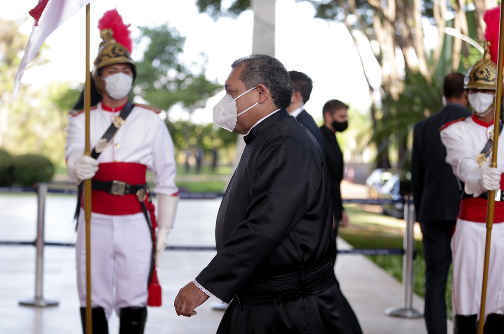Ao elogiar Kassio, Bolsonaro escancara seu apetite pelo STF