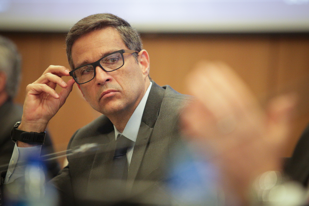 Presidente do BC tenta evitar pautas-bomba na Câmara, mas ouve que desoneração continua