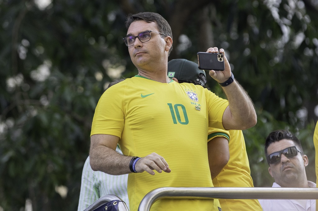 Patriota espera saída de Flavio Bolsonaro até o fim deste ano