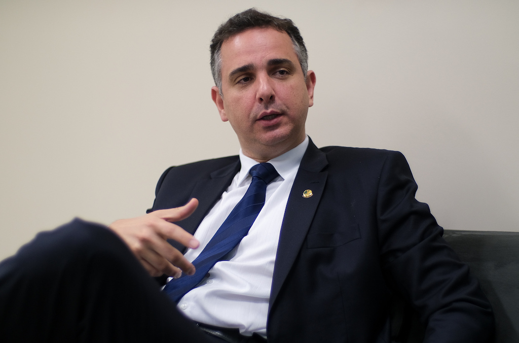 Em Lisboa, Pacheco faz sucesso como pré-candidato a presidente