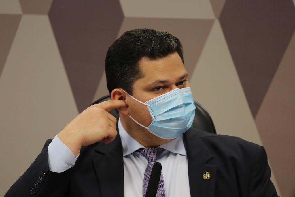 Alcolumbre marca sabatina de Mendonça e articula para derrubá-lo