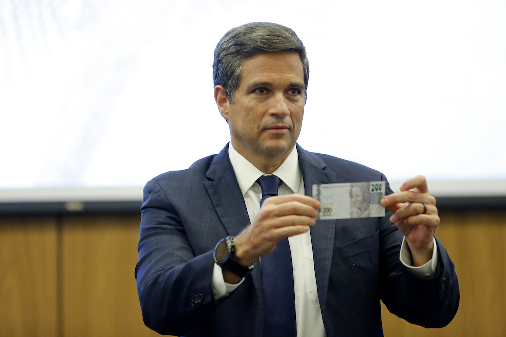 Depois de bater em Guedes, deputados do centrão paparicam Roberto Campos Neto