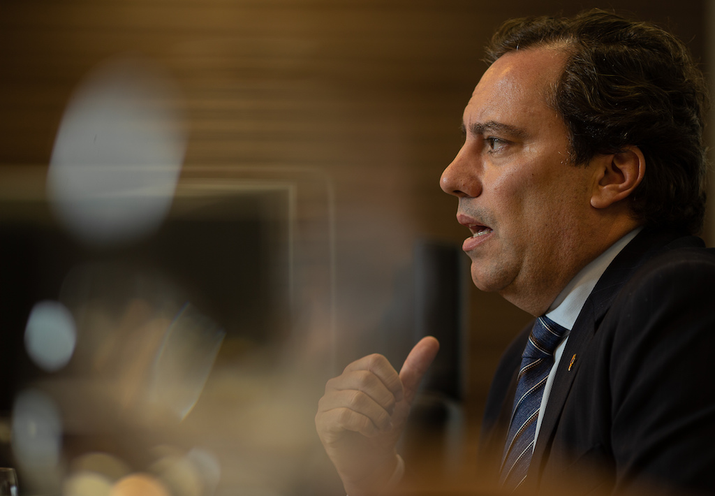 Pedro Guimarães é assediado durante a filiação de Bolsonaro ao PL