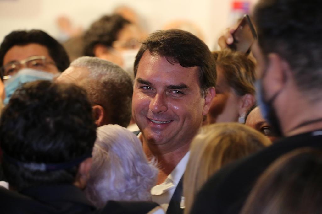 Livre das rachadinhas, Flávio será a voz de ataque a Lula e a Moro