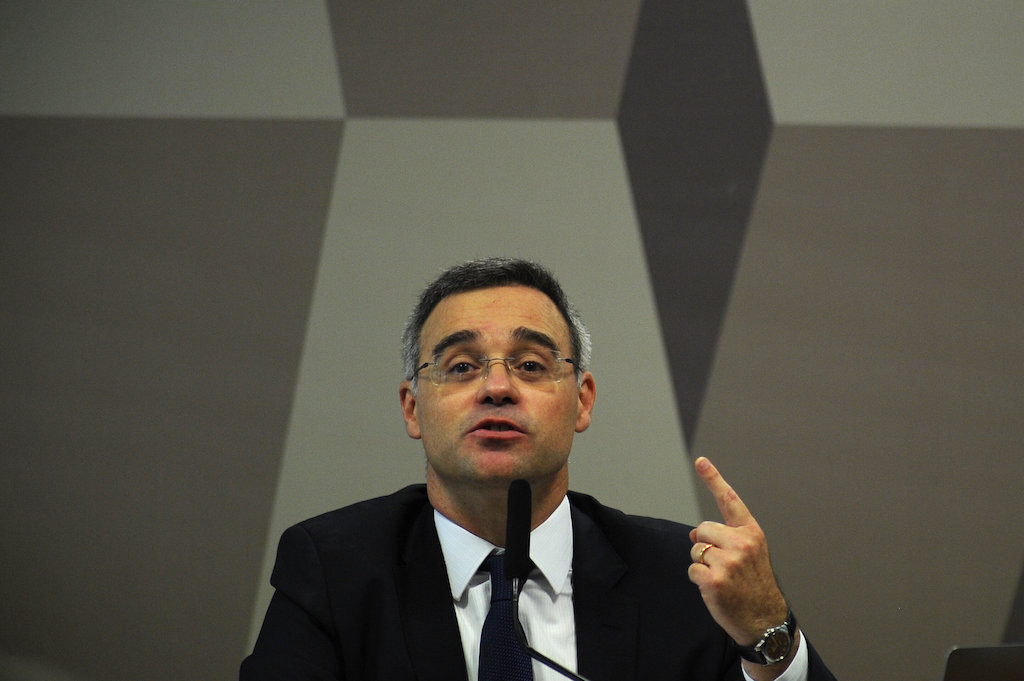Kassio e Toffoli ligam a senadores para pedir votos a Mendonça