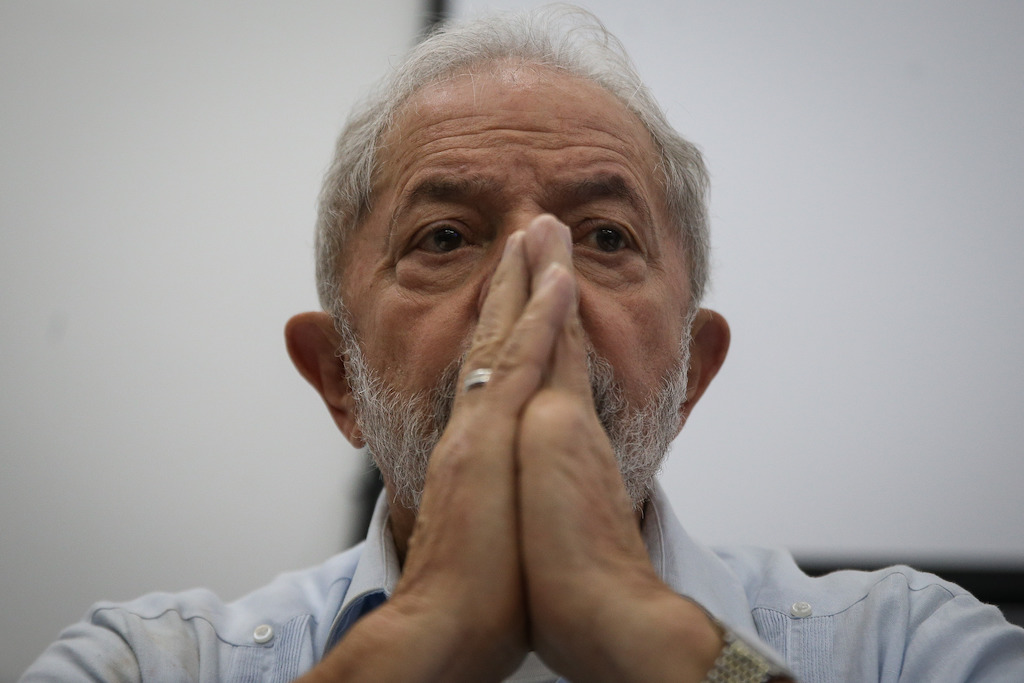 Empresários aconselham Lula a ter uma campanha menos vermelha