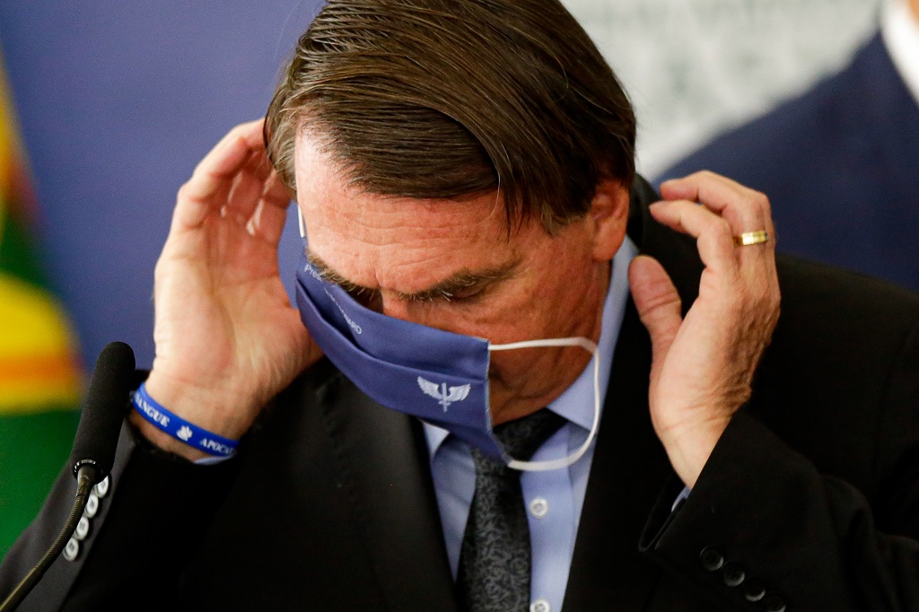 Efeito Covaxin: Bolsonaro proíbe pagamento por vacina a “terceiro” fora do contrato