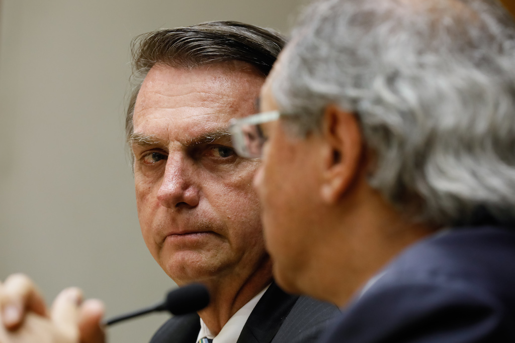 Guedes deixa de fora do orçamento aumento de servidores