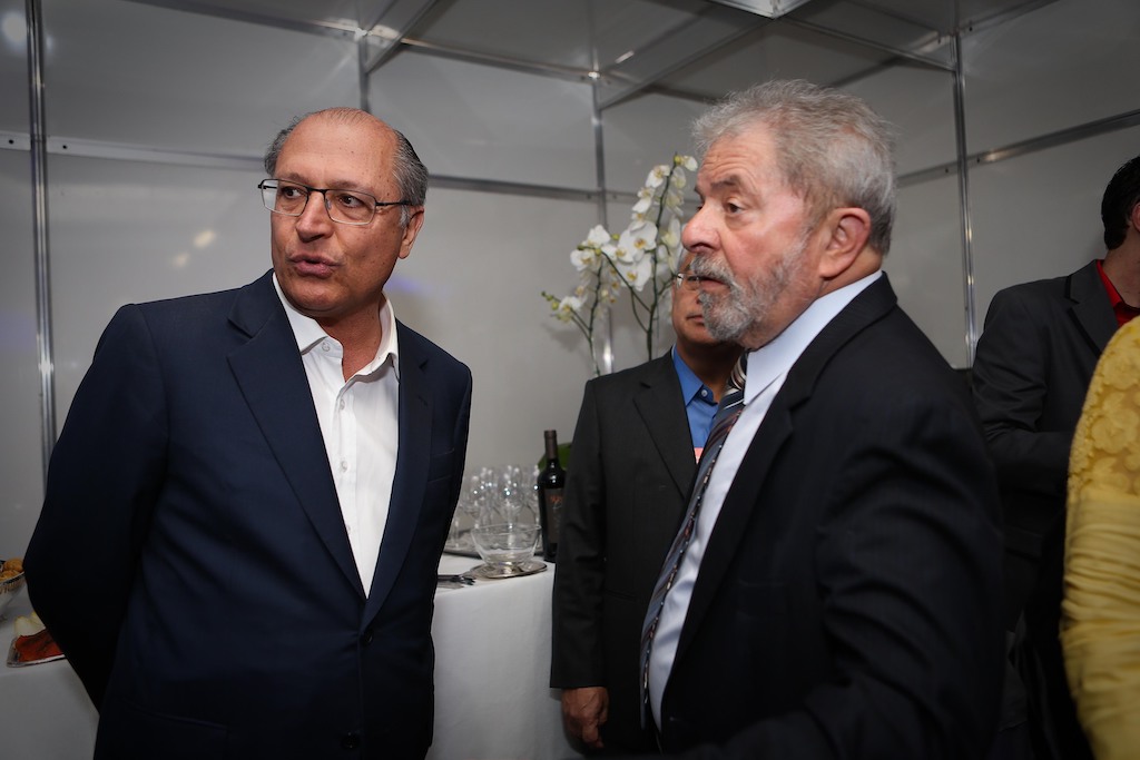 Petistas queimam Alckmin