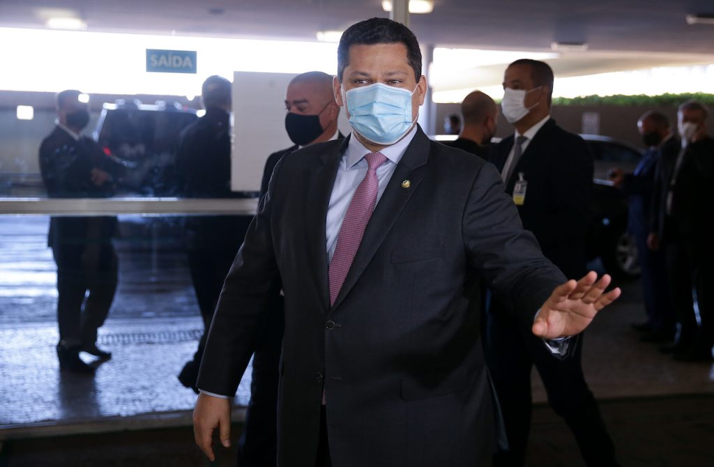 Depois de derrotas, Alcolumbre teme eleição do ano que vem